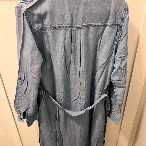 Dress, light coloured denim, shirt style with front buttons and pockets. - Picture 3 of 3